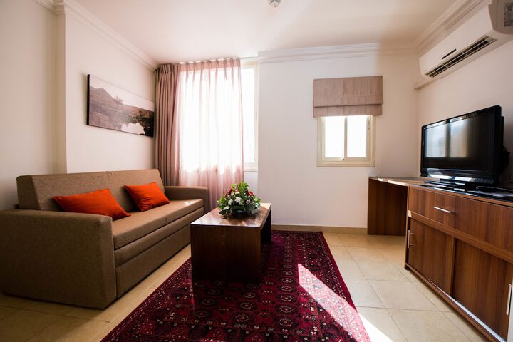 Room 9 of 39