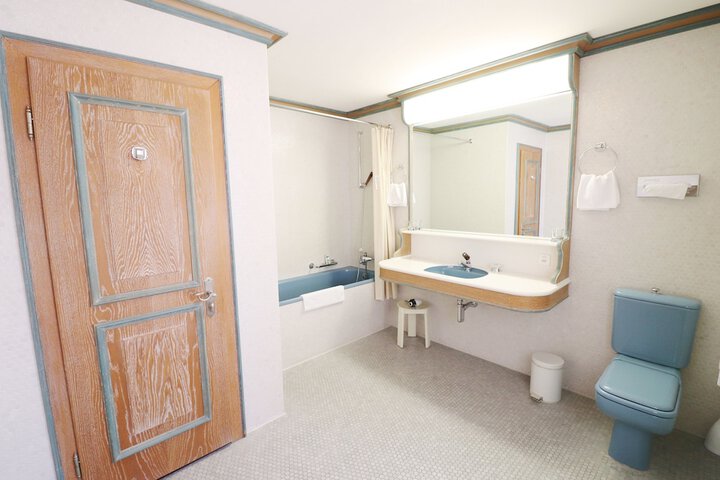 Room 16 of 34