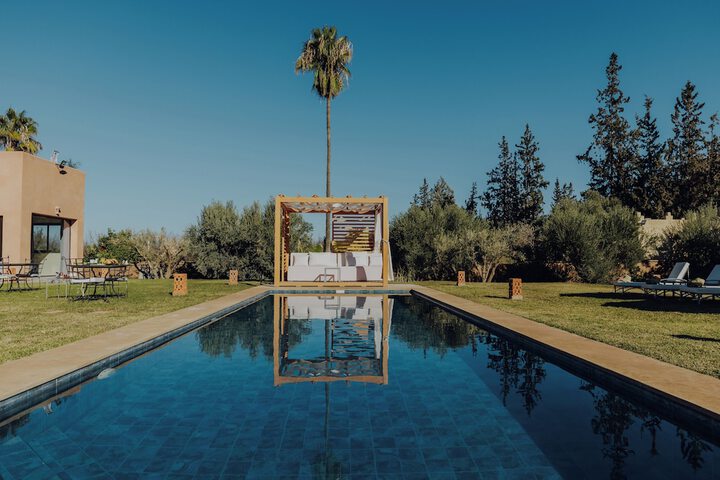 Pool 21 of 28