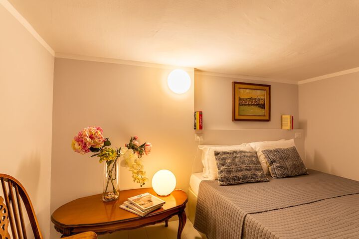 Room 25 of 76