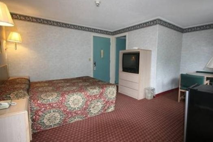 Room 2 of 9