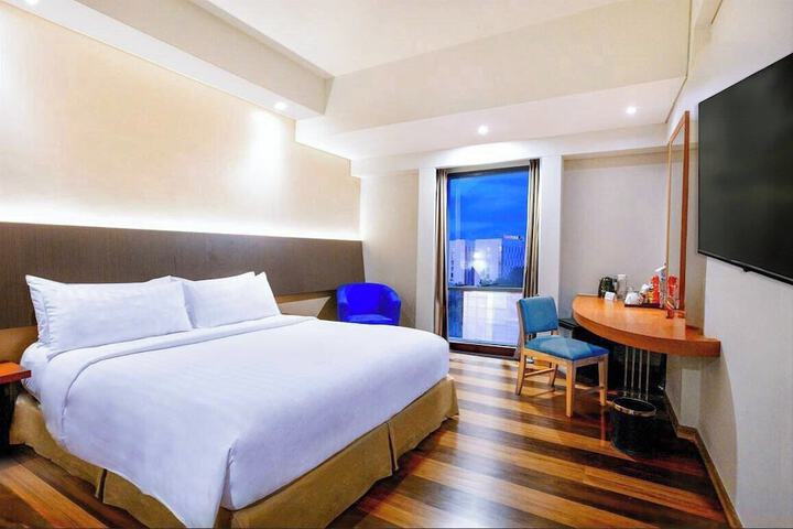Room 10 of 37