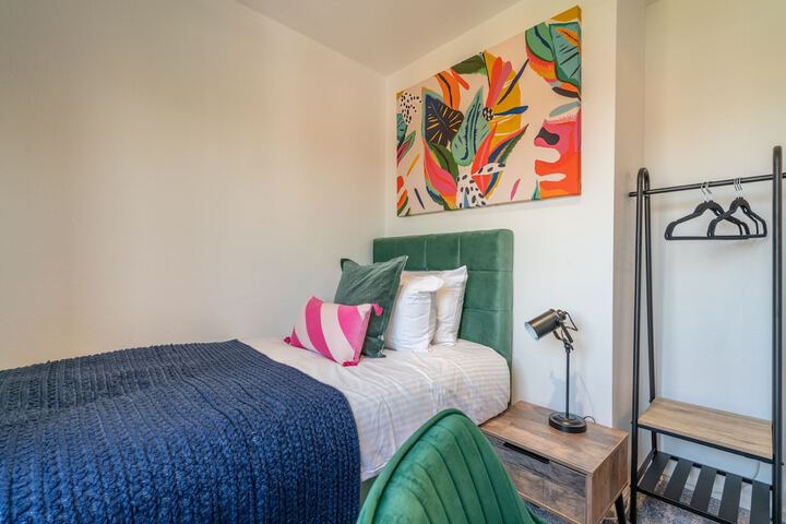 Newly Renovated 2 Bed Home in Newport