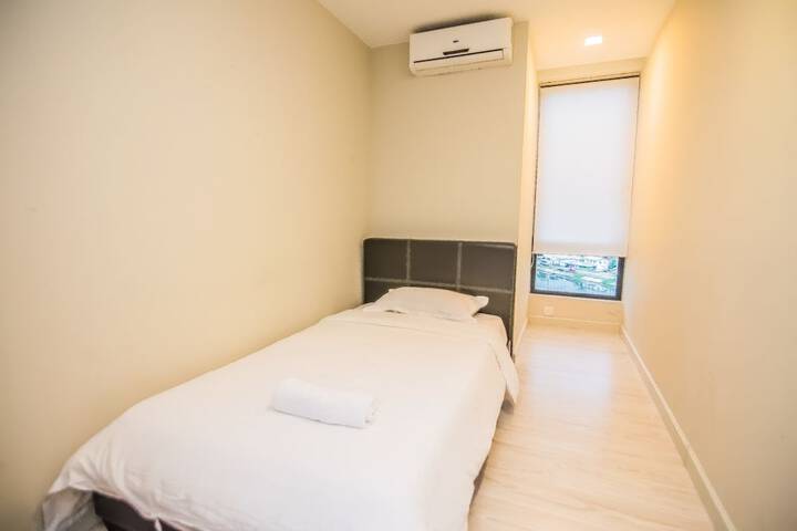Room 6 of 24