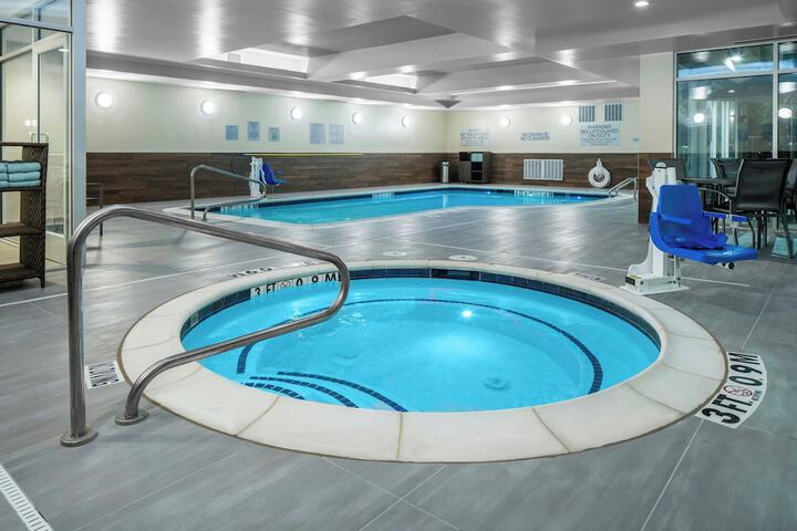 Indoor spa tub