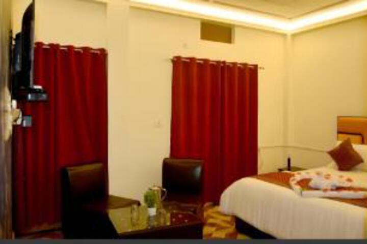 Room 9 of 14