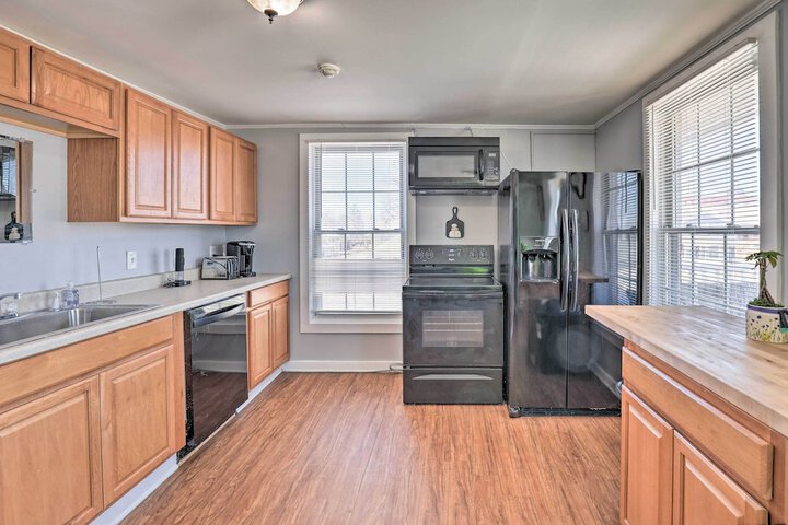 Downtown Canandaigua Apt: 1 Mi to Lake & Pier!