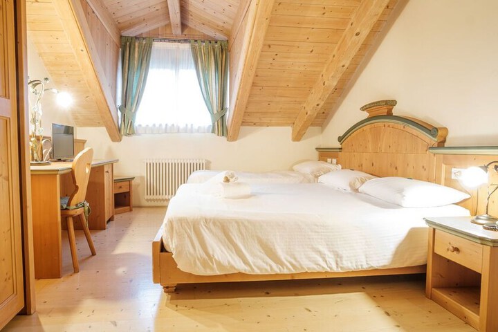 Room 3 of 36