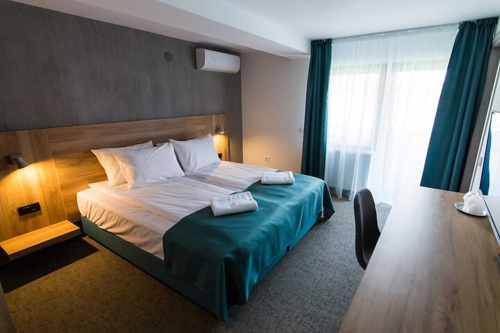 Room 8 of 48