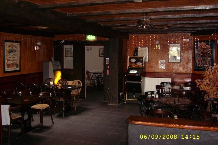 Lounge 15 of 26