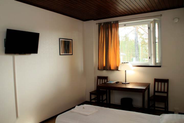 Room 6 of 100