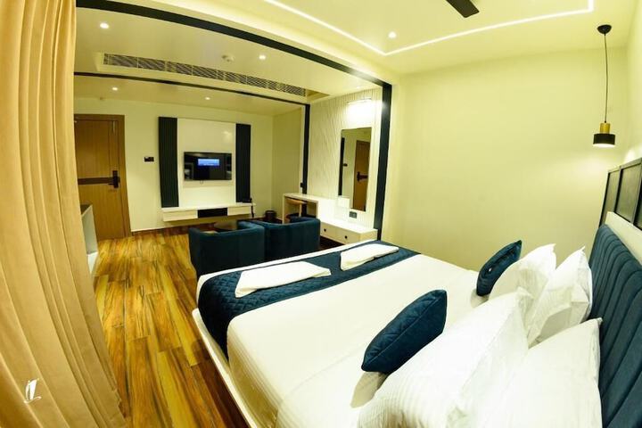 Room 4 of 30