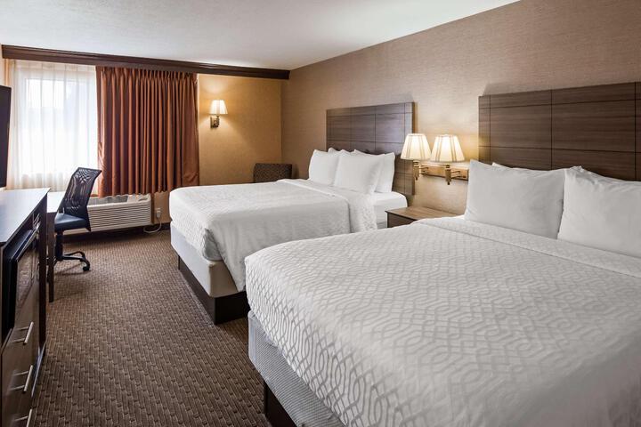 2 Queen Beds High Speed Internet Accessible Microwave and Refrigerator Flat Screen Television Full Breakfast (3 of 6)