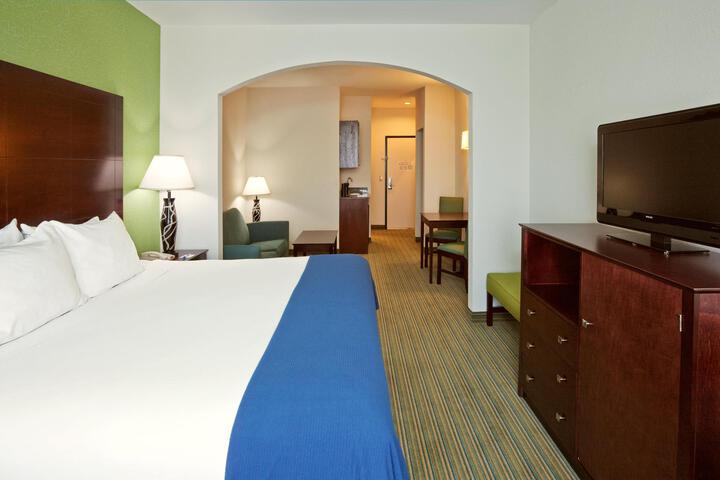 Leisure King Bed (3 of 11)