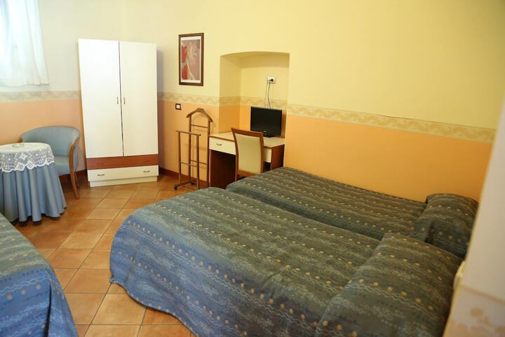 Room 5 of 42