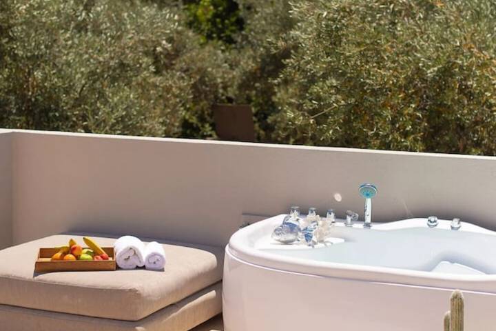 Hot Tub 26 of 52