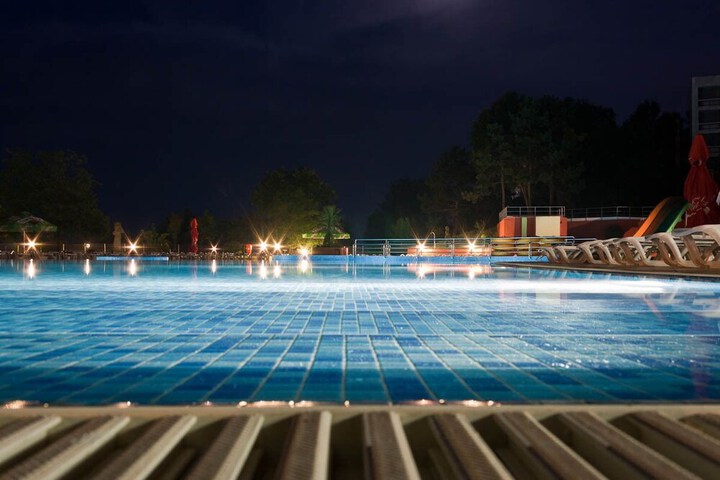Pool 15 of 34
