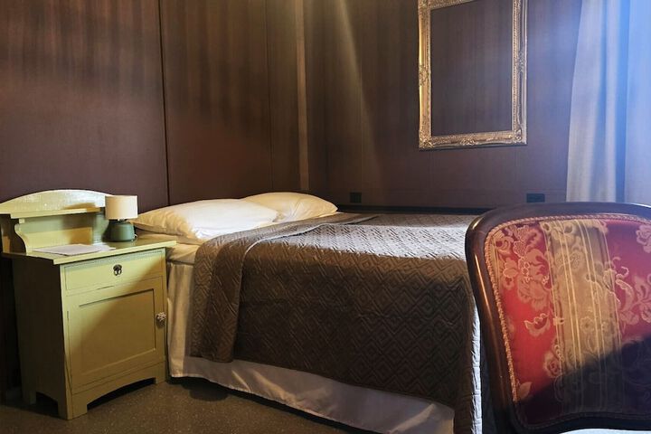 Room 16 of 54