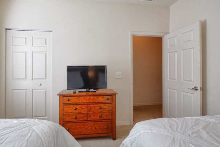 Room 2 of 33