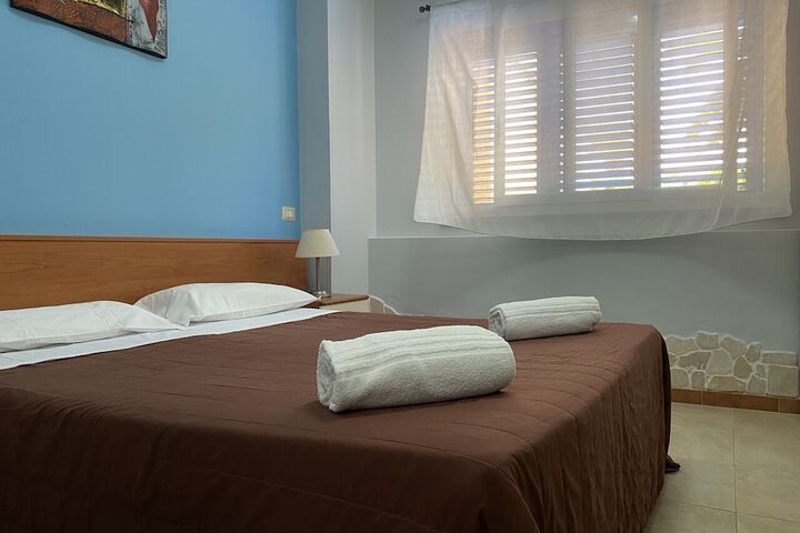 Room 11 of 24