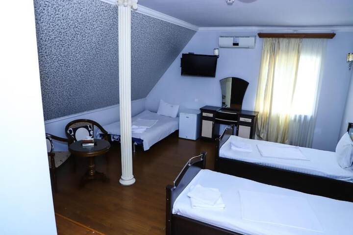 Room 19 of 123