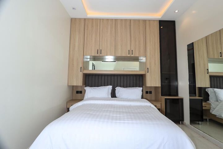 Room 27 of 64