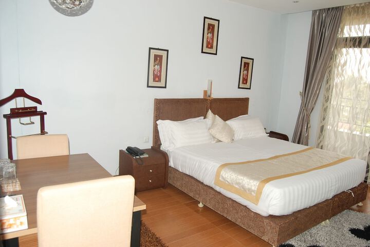 Room 5 of 28