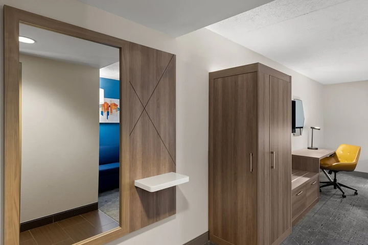 Room 2 of 9
