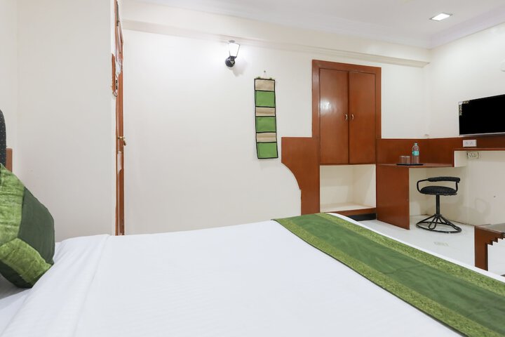 Room 10 of 35