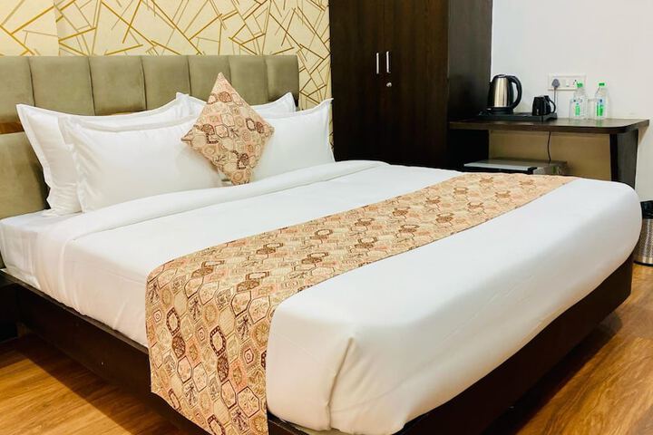 Room 3 of 9
