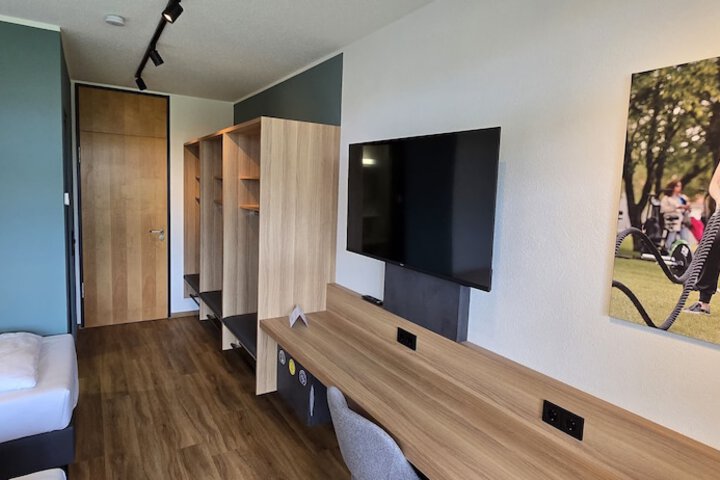 Room 33 of 84