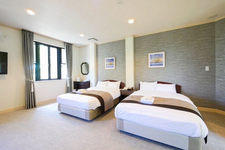Room 17 of 27