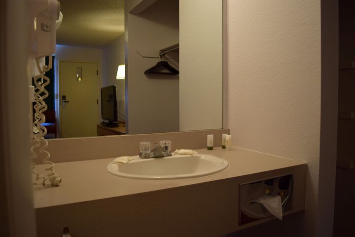 Bathroom sink