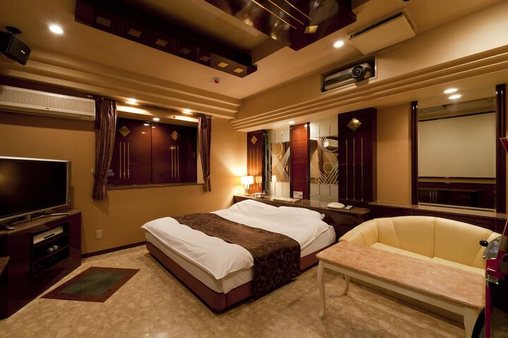 Room 5 of 33