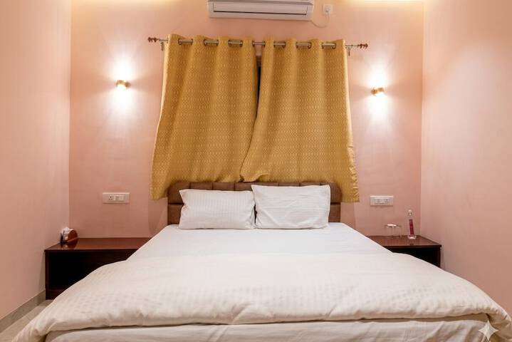 Room 4 of 16