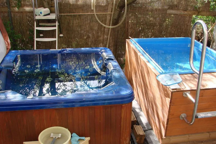 Pool 14 of 27