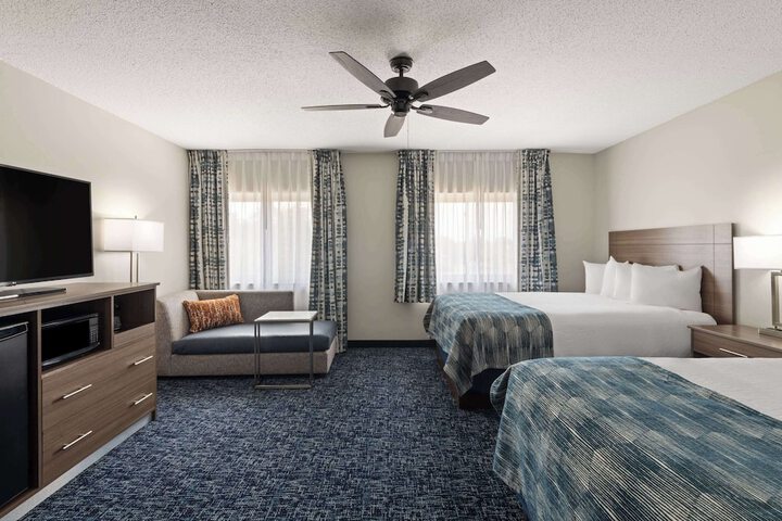 1 Queen Bed Accessible Room (7 of 14)