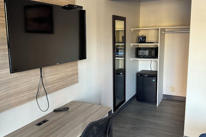 Room 3 of 12
