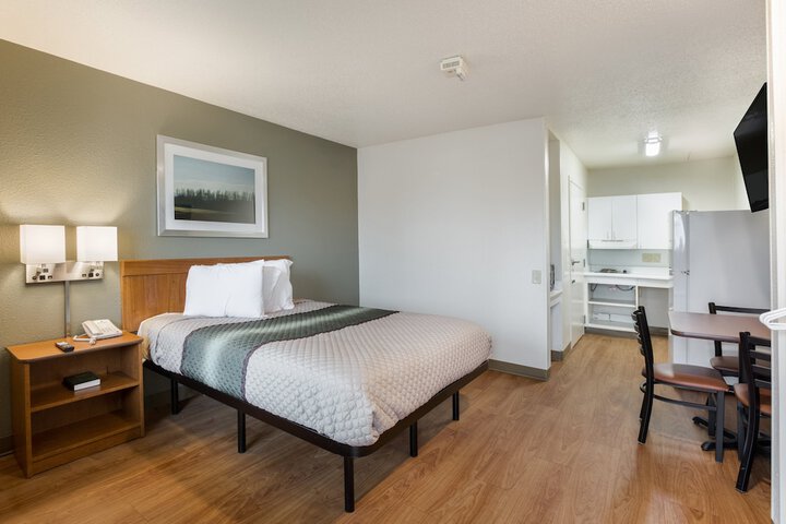 Room 6 of 24