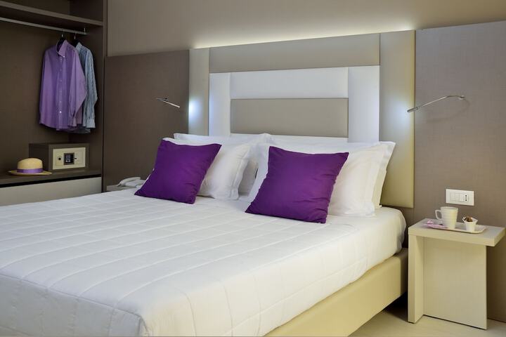 Room 9 of 34