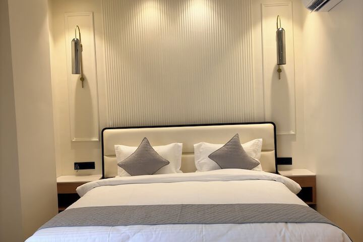 Room 8 of 36