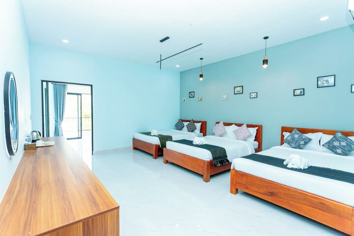 Room 12 of 48