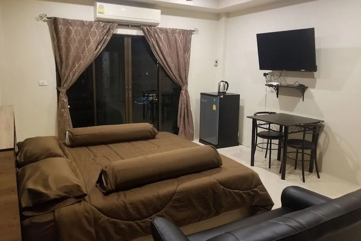 Room 4 of 11