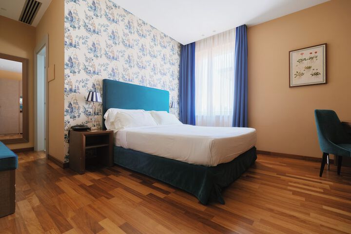 Room 13 of 74