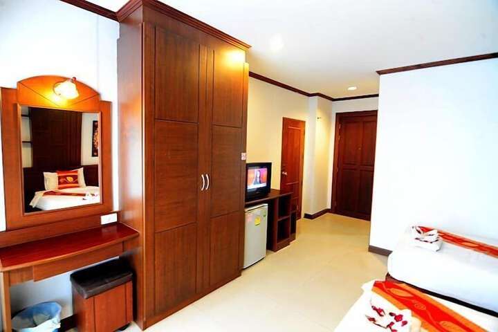 Room 13 of 42