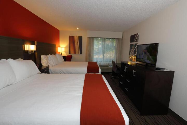 2 Double Beds (1 of 6)