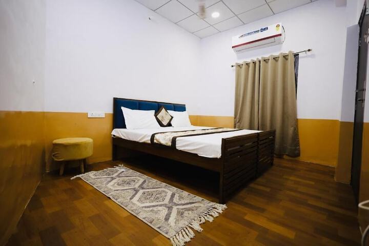 Room 15 of 32