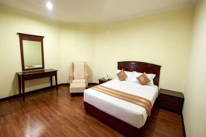 Room 9 of 42