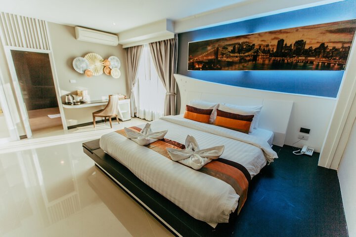 Room 7 of 32