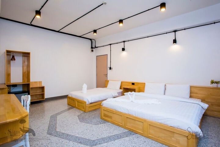 Room 11 of 20